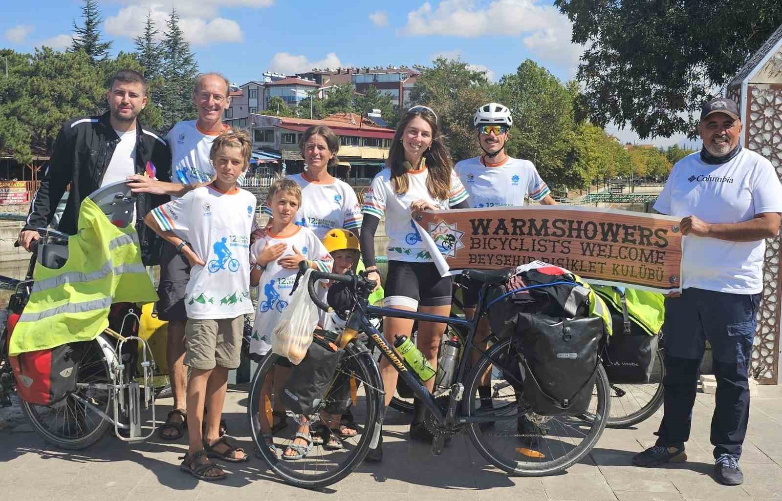 Bisikletleriyle dünya turuna çıkan Fransız aile Beyşehir’de mola verdi