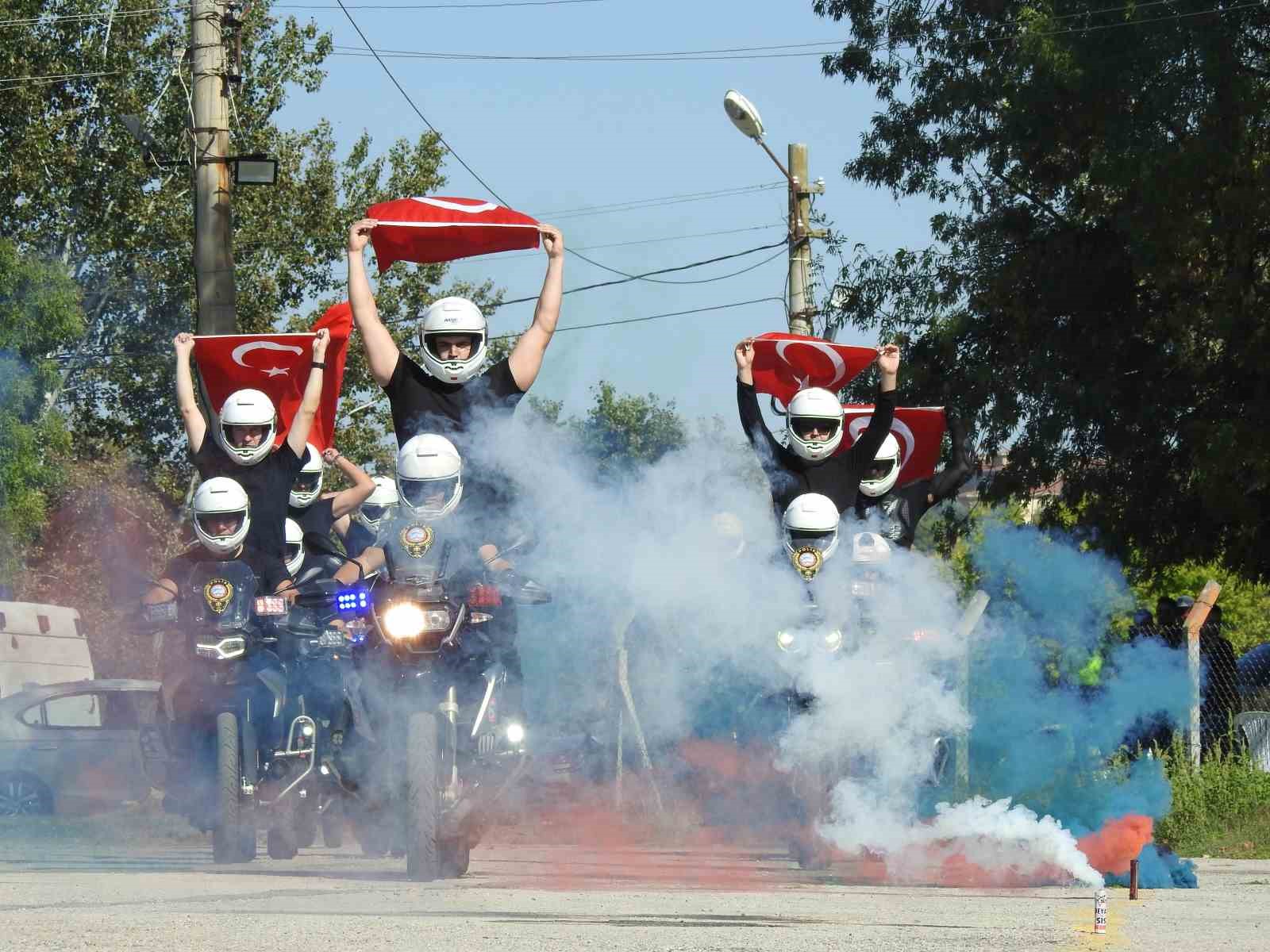 Yunus timlerinden nefes kesen gösteri