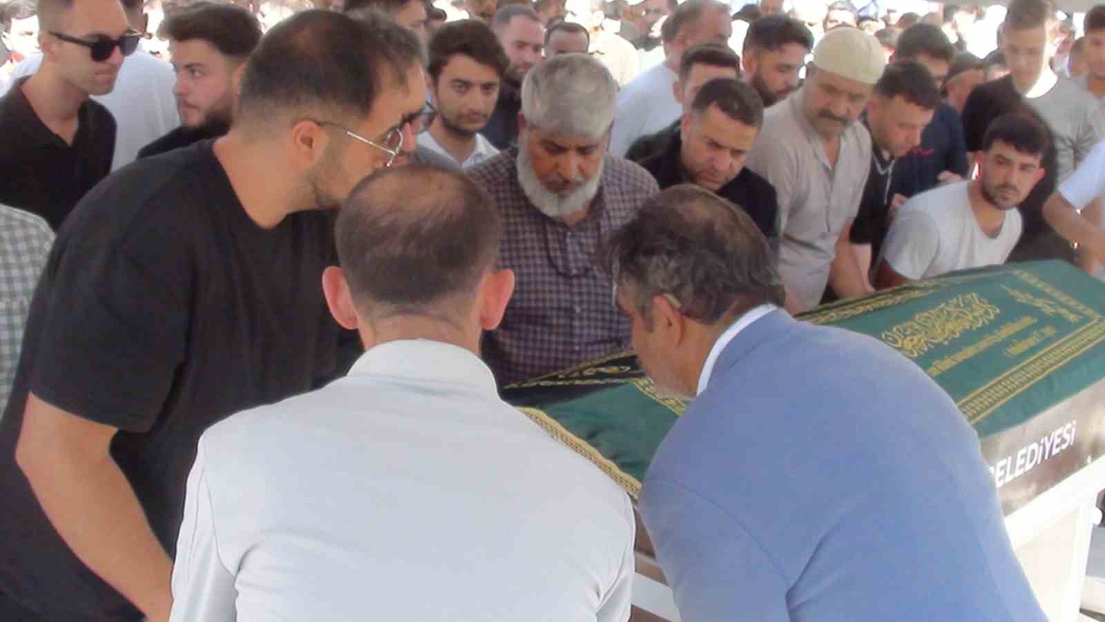 &Ouml;l&uuml; bulunan gen&ccedil; son yolculuğuna uğurlandı
