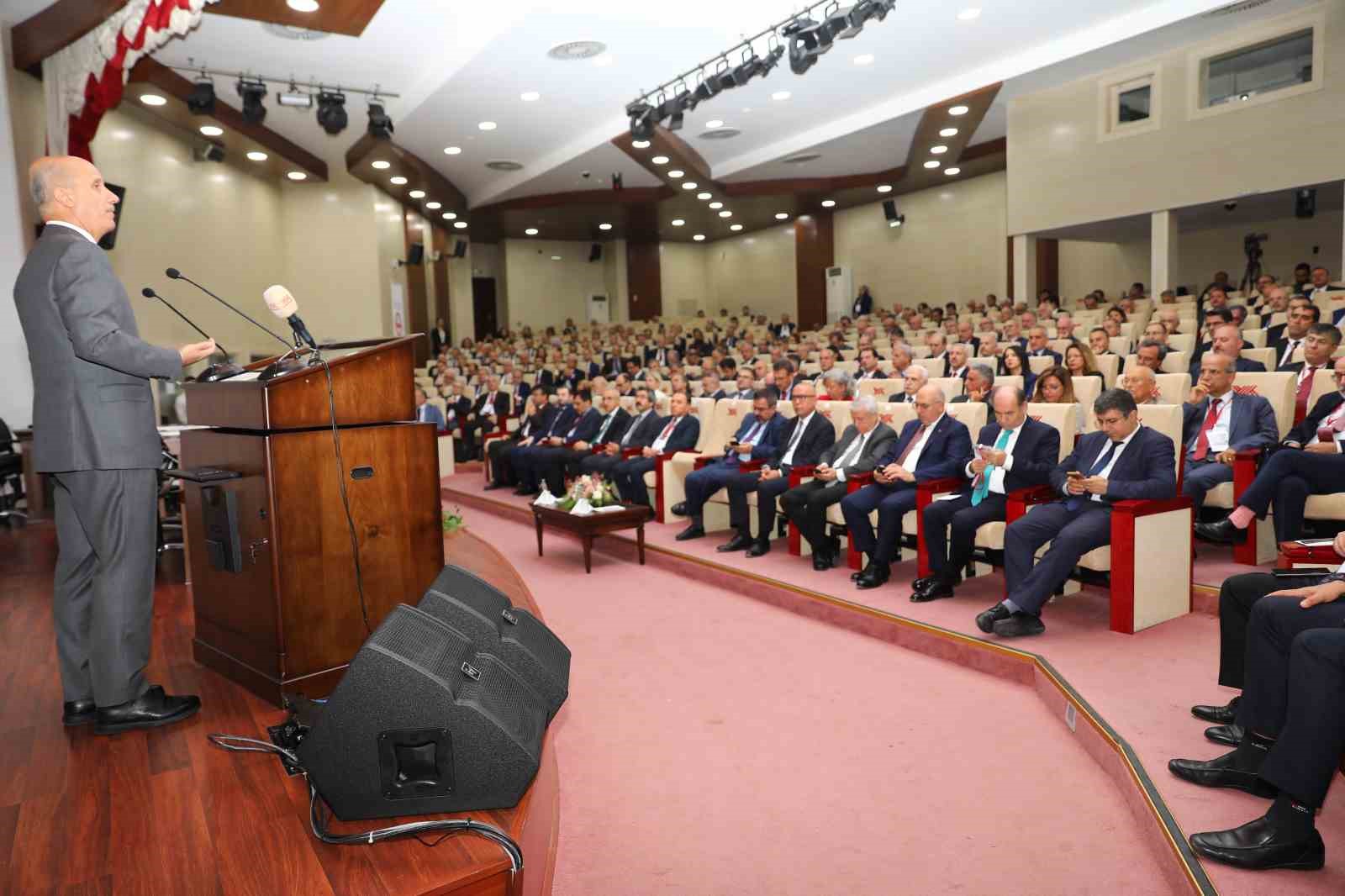 Rekt&ouml;r Hacım&uuml;ft&uuml;oğlu, &uuml;niversitelerarası kurul toplantısına katıldı
