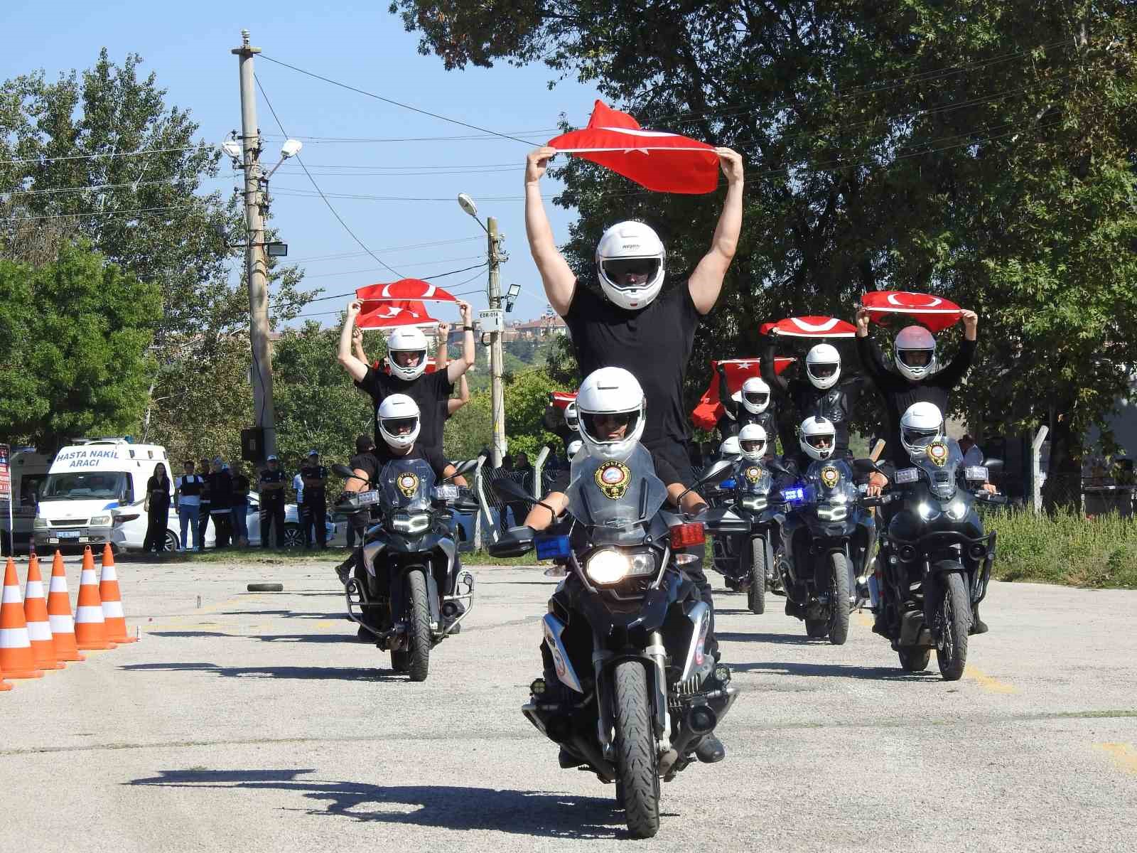Yunus timlerinden nefes kesen g&ouml;steri
