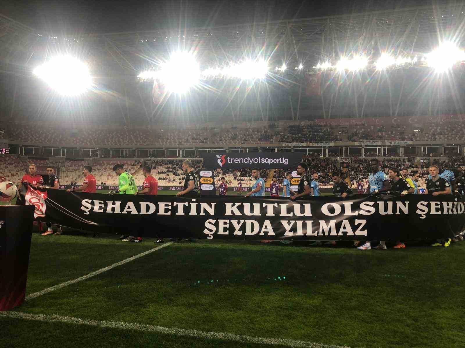 Sivasspor, şehit polis memuru Şeyda Yılmaz için maça siyah forma ile çıktı
