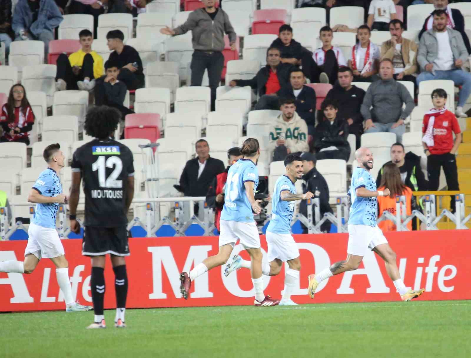 Trendyol Süper Lig: Sivasspor: 1 - Başakşehir: 2 (Maç sonucu)