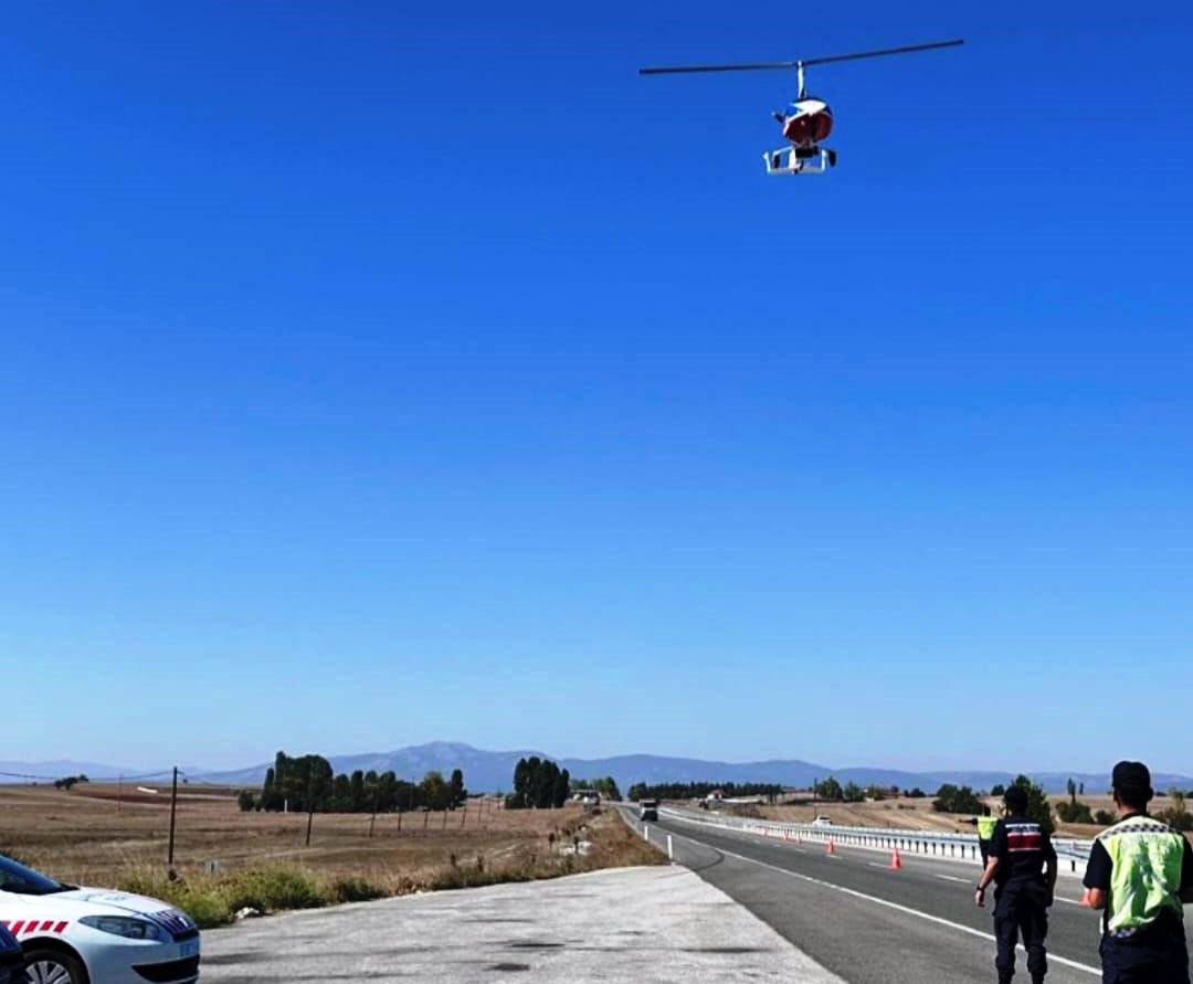 Kütahya’da cayrokopter ile havadan trafik denetimi