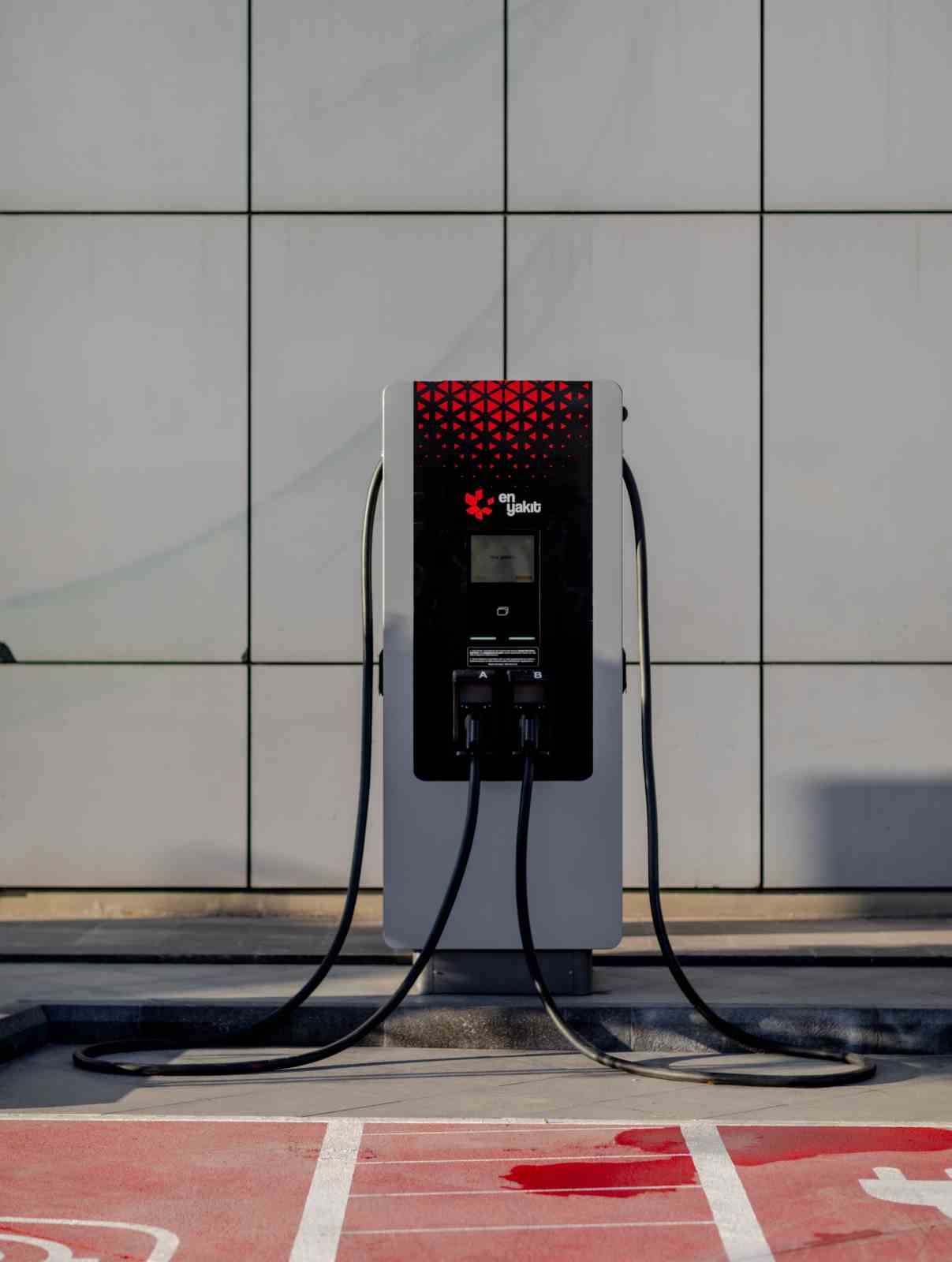 EN YAKIT, Ankara-Niğde Otoyolu&rsquo;nun ilk elektrikli şarj istasyonunu kurdu
