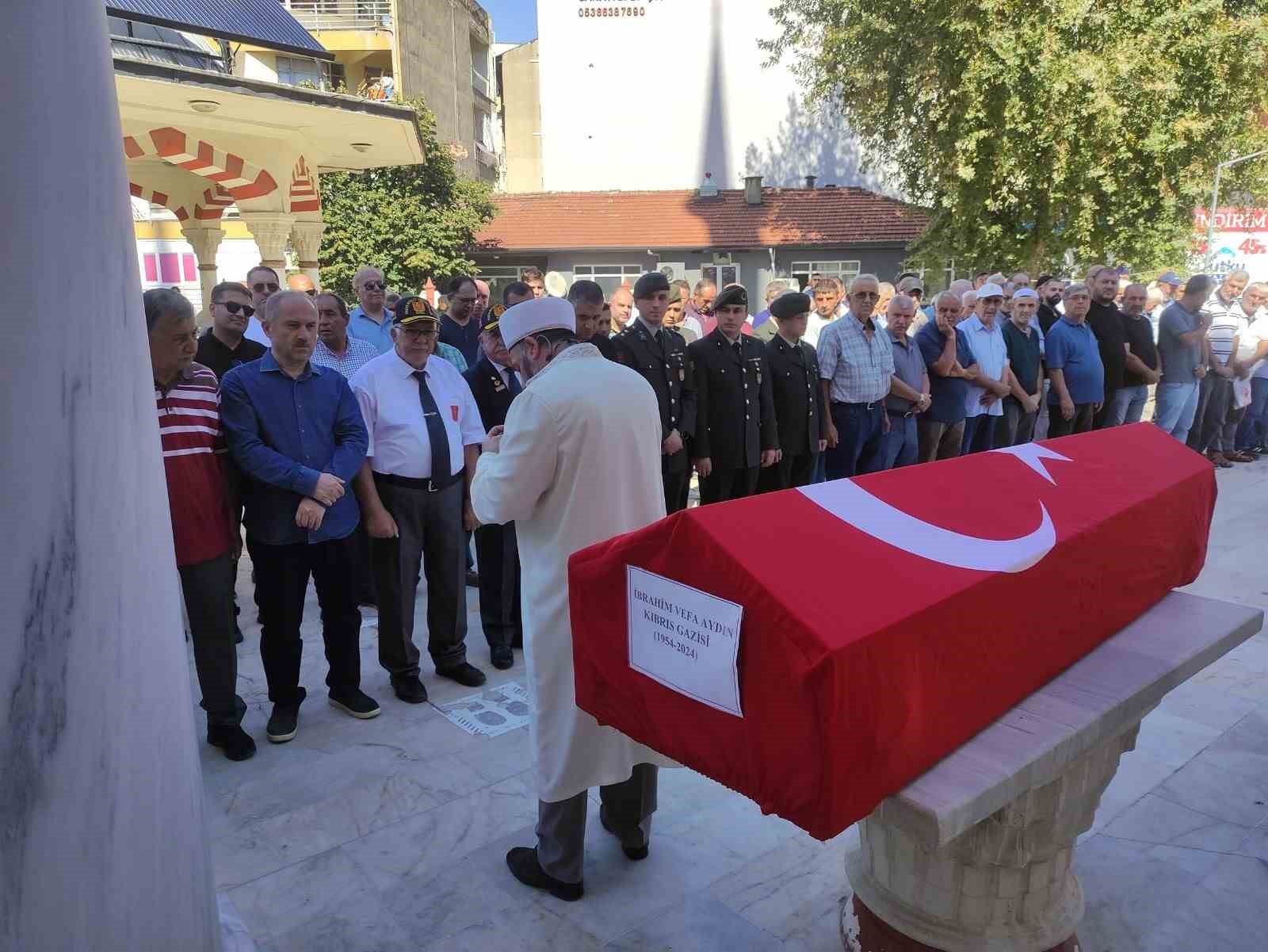 Kıbrıs gazisi askeri törenle uğurlandı
