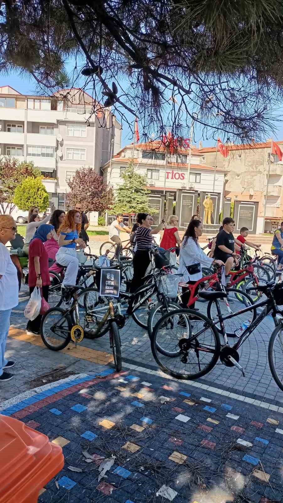 Filyos’ta "Narin’ler Ölmesin, Çocuklar Yaşasın" temalı bisiklet turu düzenlendi
