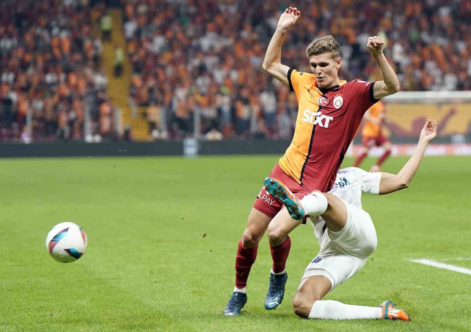 Trendyol Süper Lig: Galatasaray: 0 - Kasımpaşa: 0 (Maç devam ediyor)
