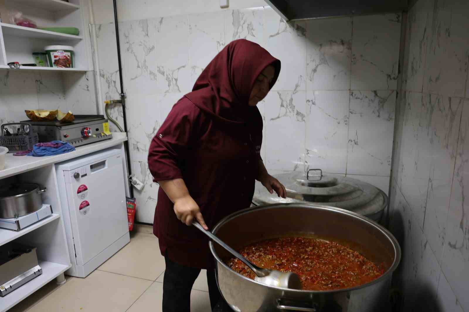 Mikrokredi kullandı, kendi mutfağını kurdu
