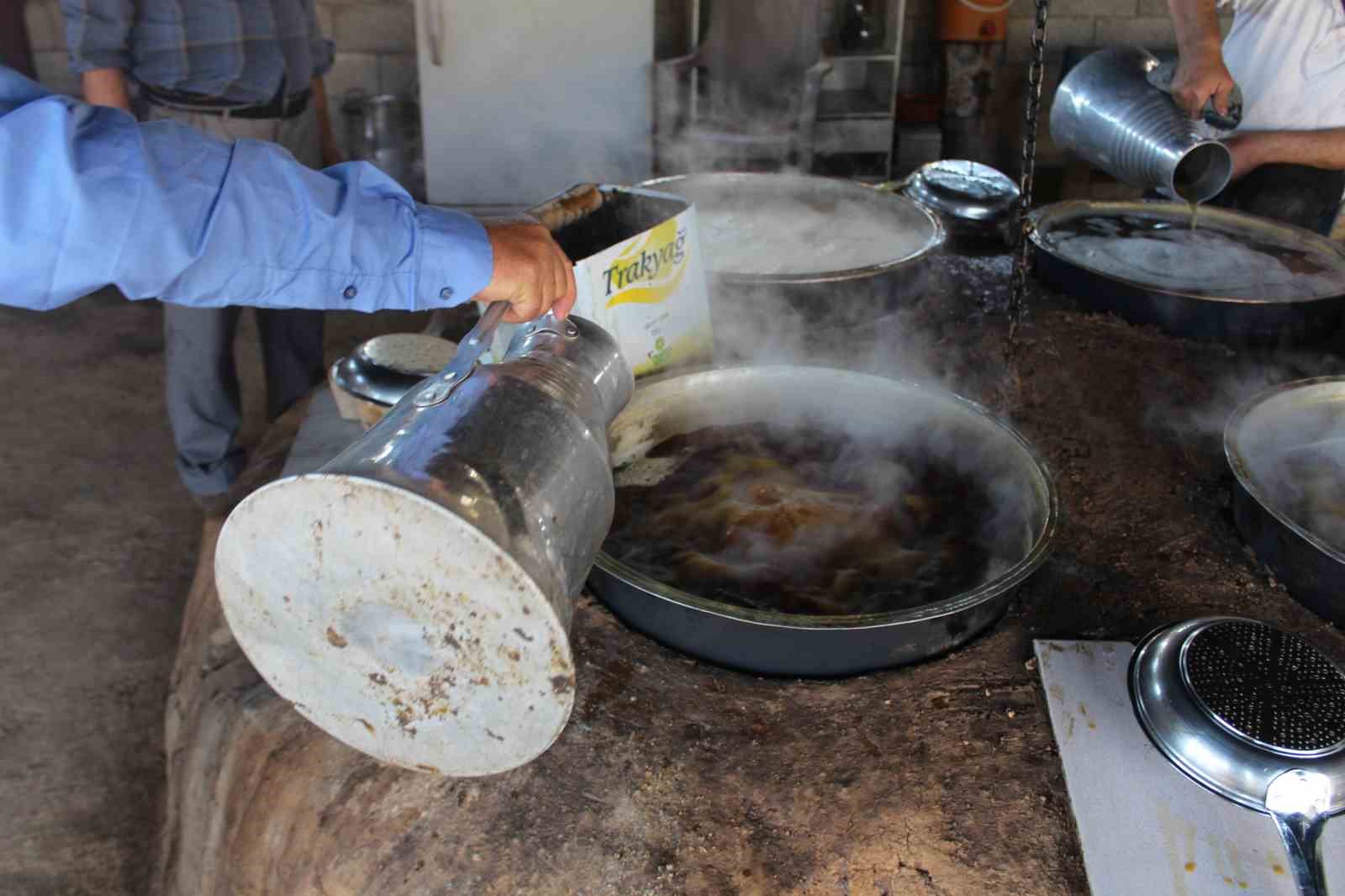 Siirt’te iskambo pekmezinin yapımına başlandı