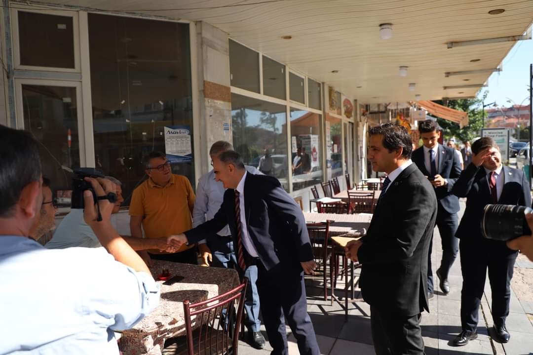 Vali &Ouml;zkan&rsquo;dan Kula ve Selendi il&ccedil;elerine ziyaret
