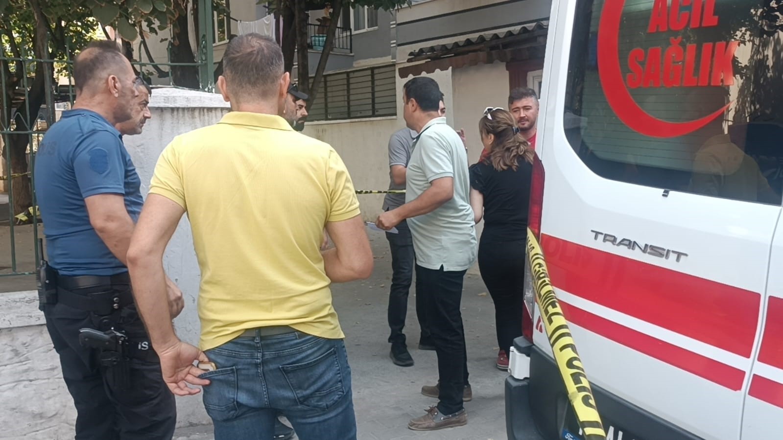Cami bah&ccedil;esinde, 27 yaşındaki kadın &ouml;l&uuml; olarak bulundu
