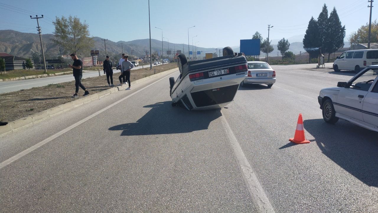 Takla atan otomobildeki sürücü ölümden döndü