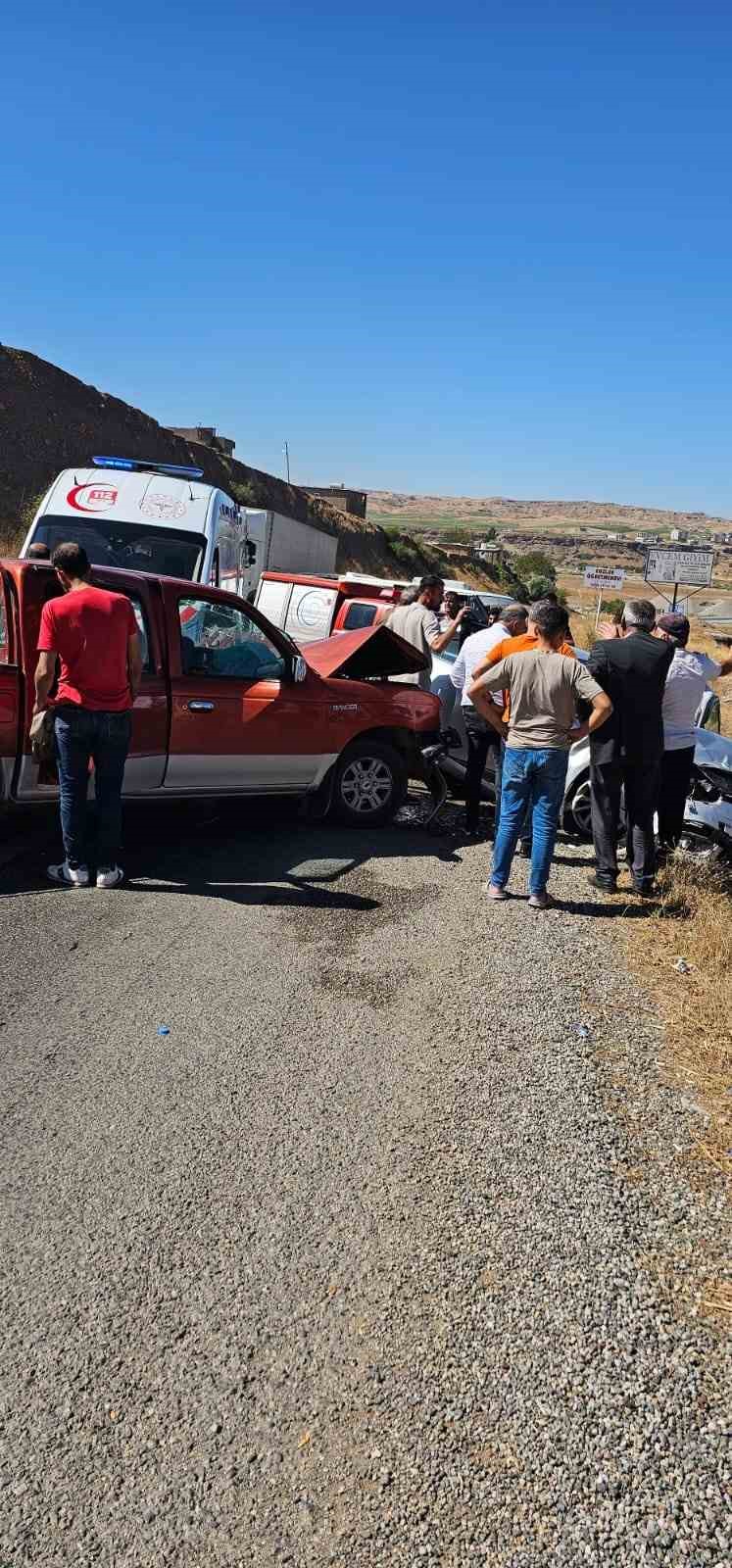 Batman’da iki araç kafa kafaya çarpıştı: 3 yaralı
