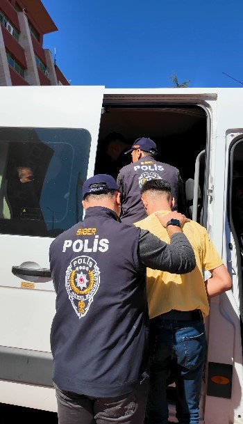 Isparta’da öğrencilerin kimlik bilgilerini bahis sitelerinde kullanan 5 şüpheli yakalandı
