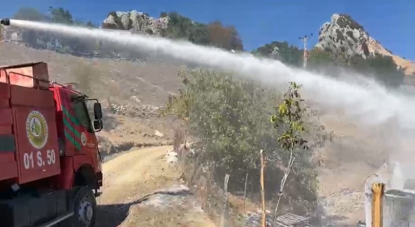 Feke&rsquo;de ev yangını
