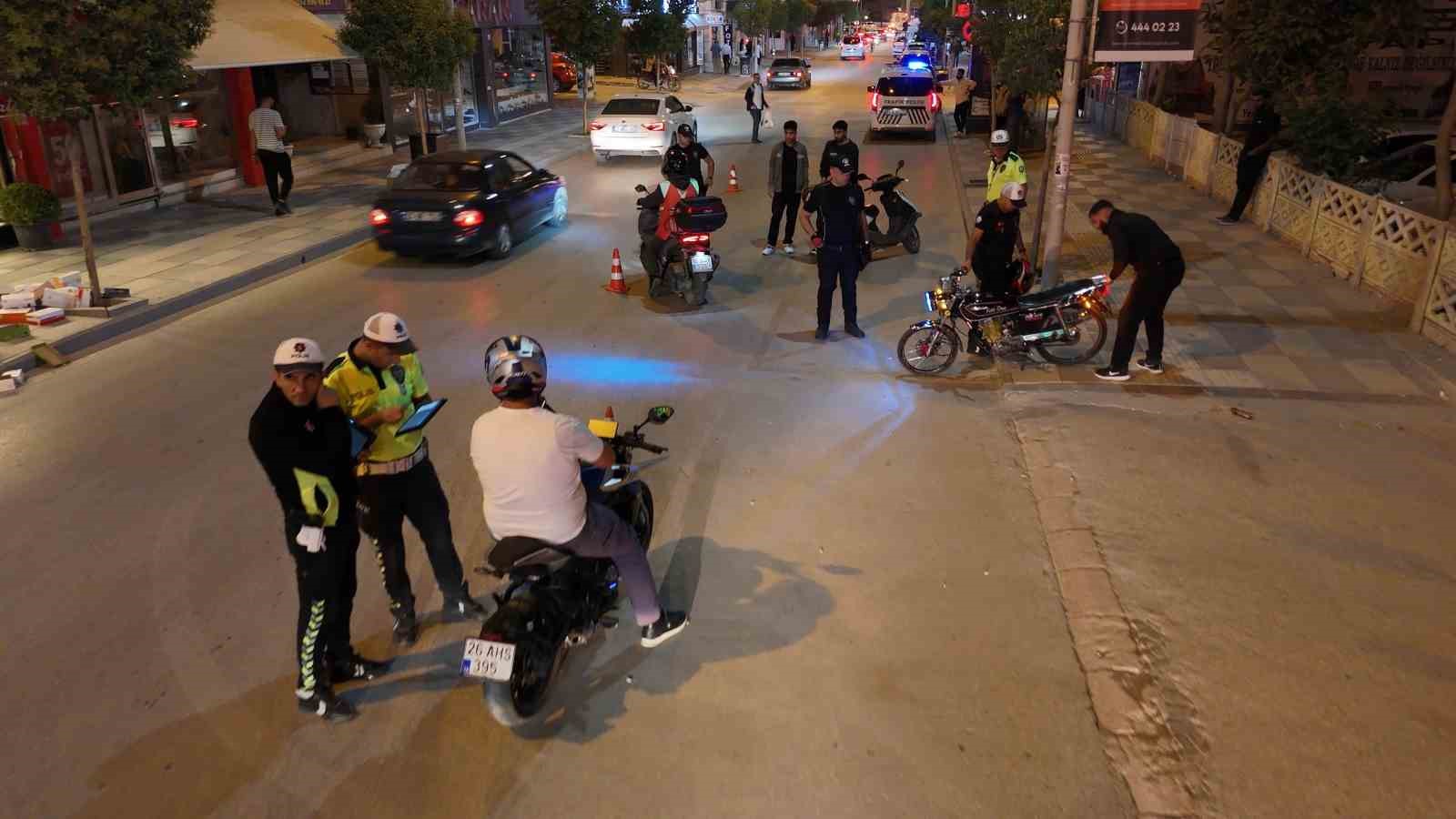 Elazığ’da motosikletlilere sıkı denetim
