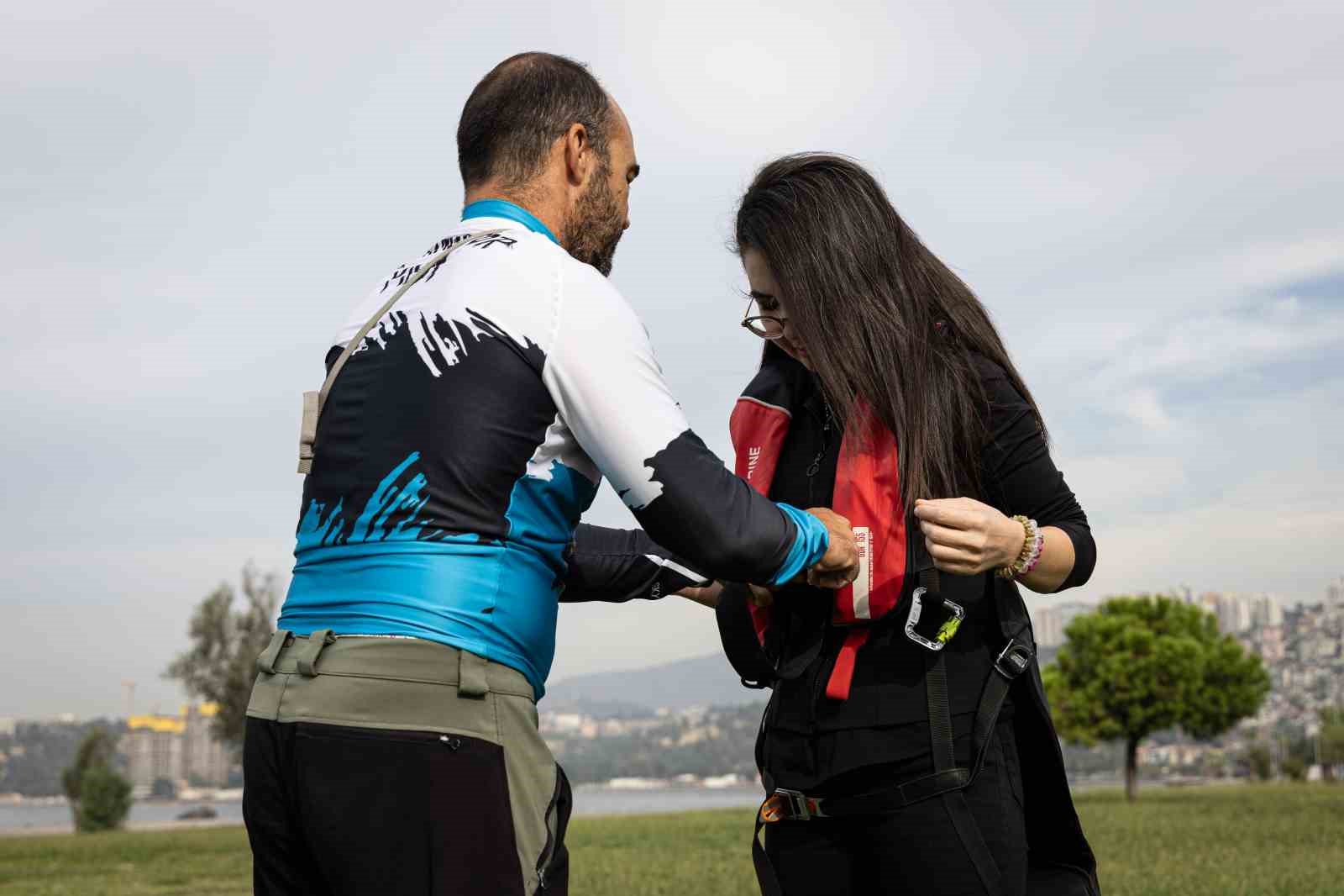 İzmir Körfezi’nde paramotor keyfi
