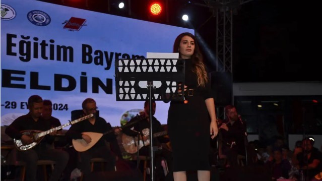 Besni’de düzenlenen konser büyük ilgi gördü