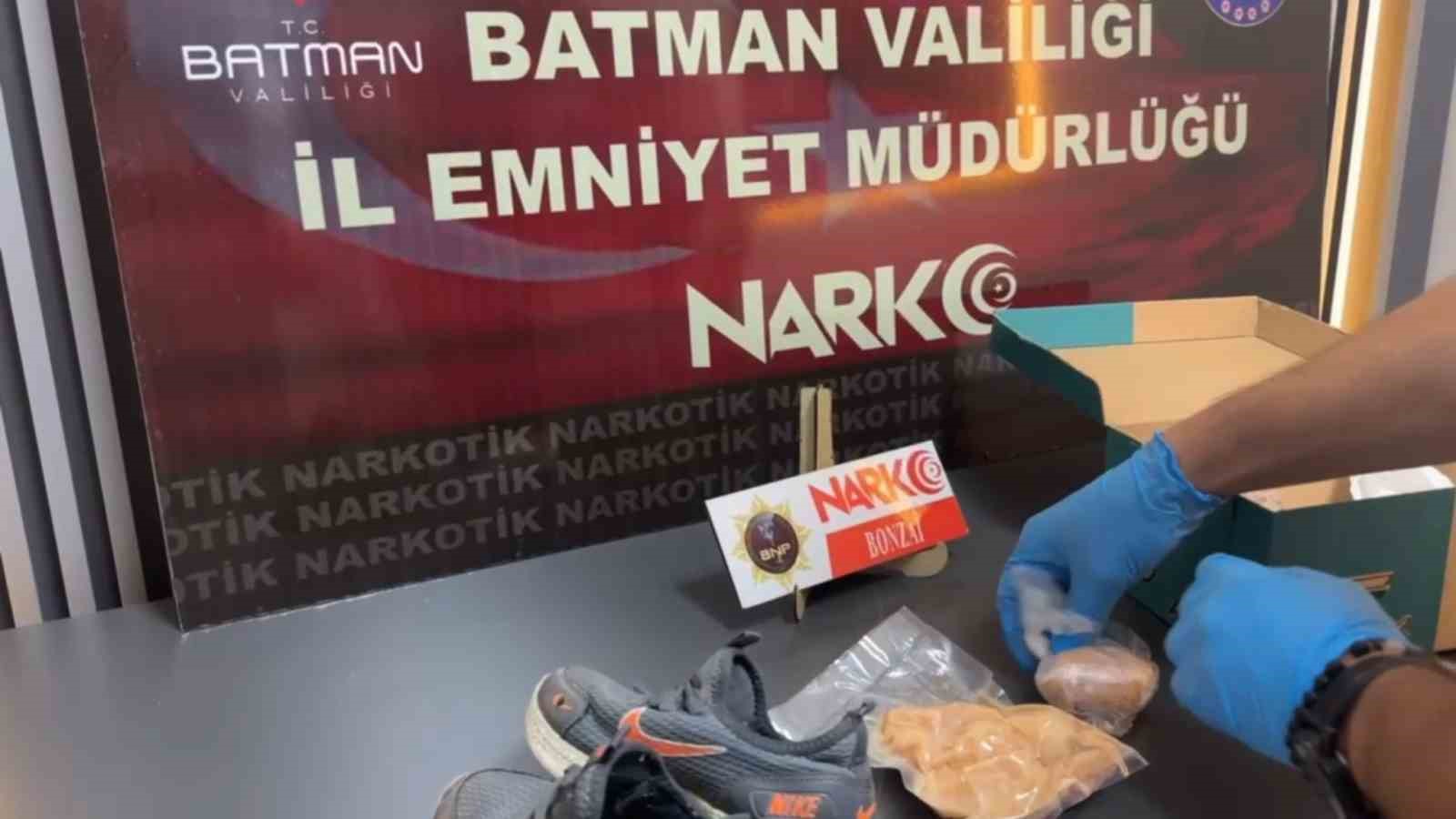 Batman’da ayakkabı içinde uyuşturucu sevkiyatı polise takıldı
