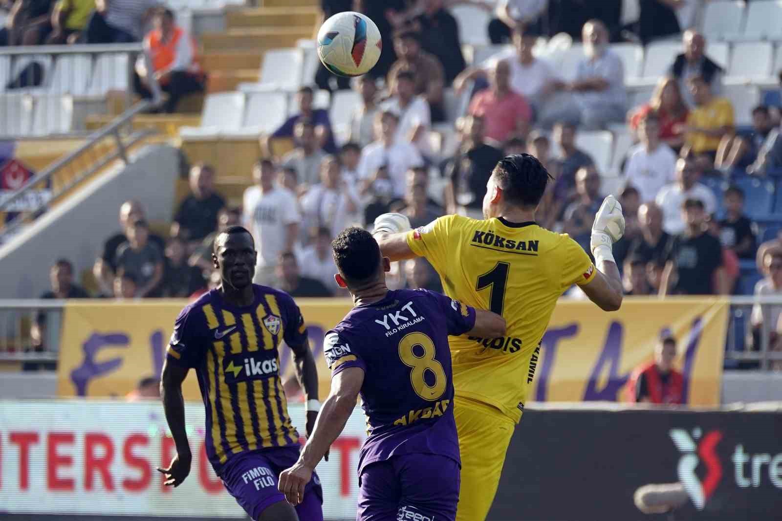 Trendyol Süper Lig: Eyüpspor: 1 - Gaziantep FK: 1 (İlk yarı)
