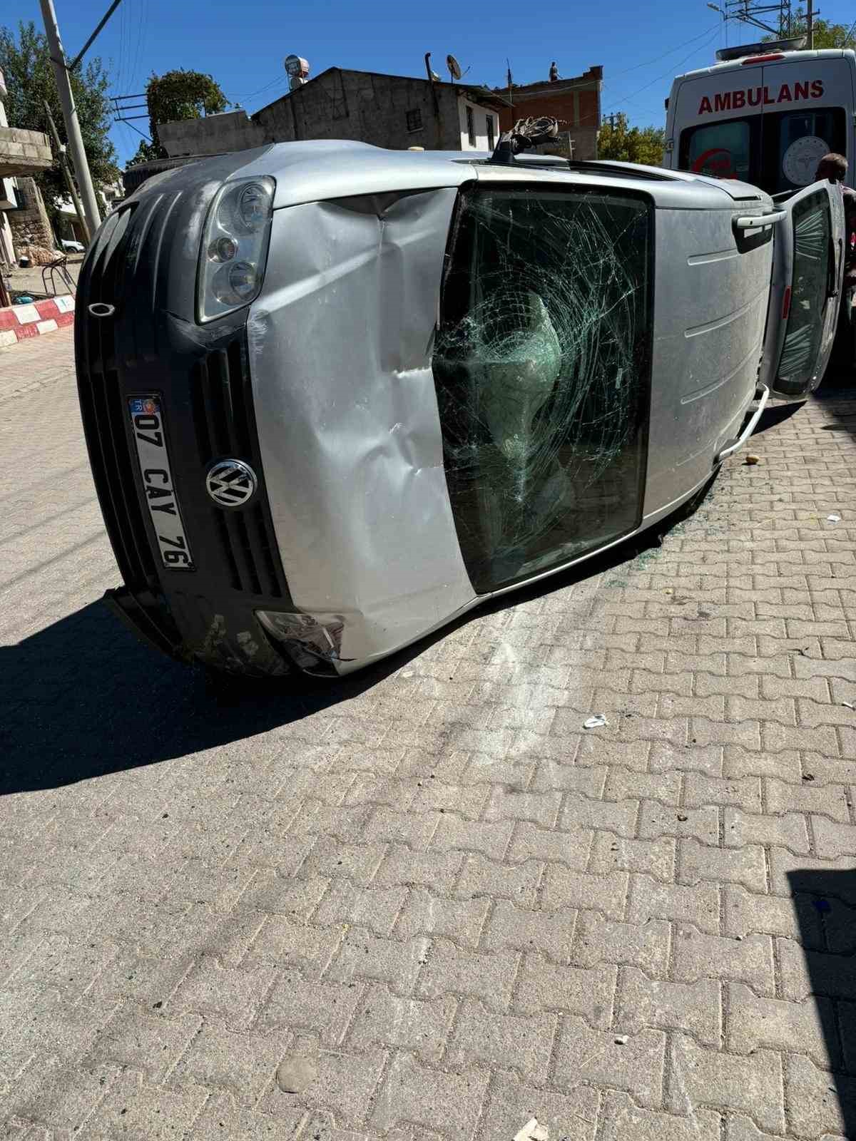 Hafif ticari ara&ccedil; takla attı: 1 yaralı
