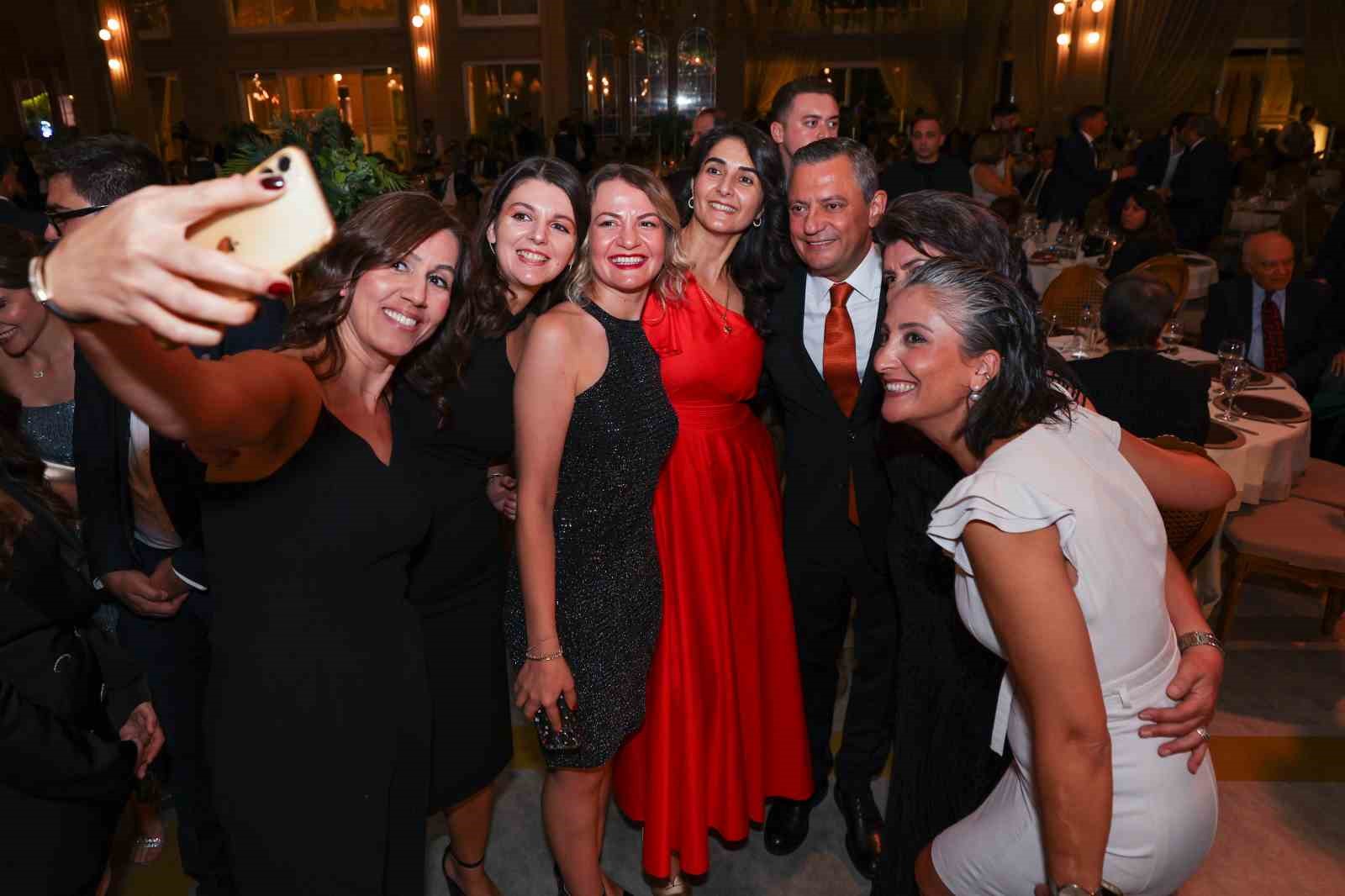 CHP Genel Başkanı Özel ve eşi, Çankaya Belediye Başkanı Güner’in düğününe katıldı