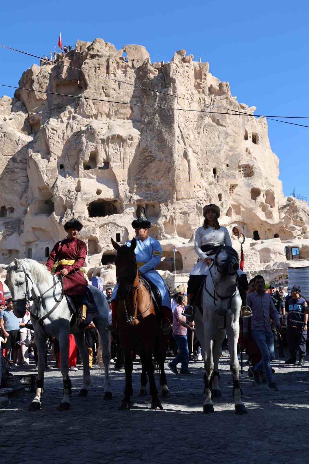 Kapadokya’da okçuluk festivali düzenlendi
