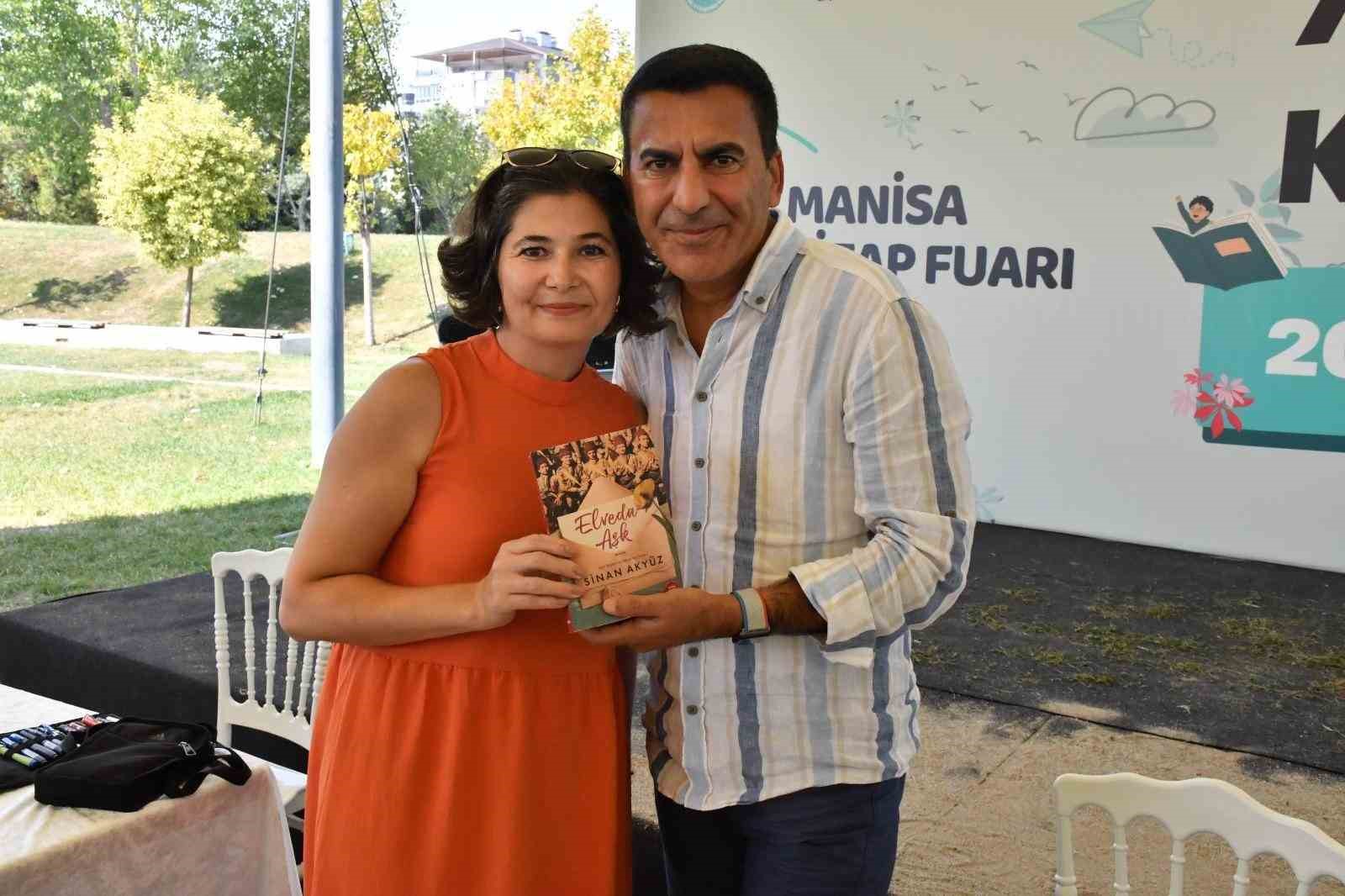 Ünlü yazarlar hafta sonunda okurlarıyla buluştu