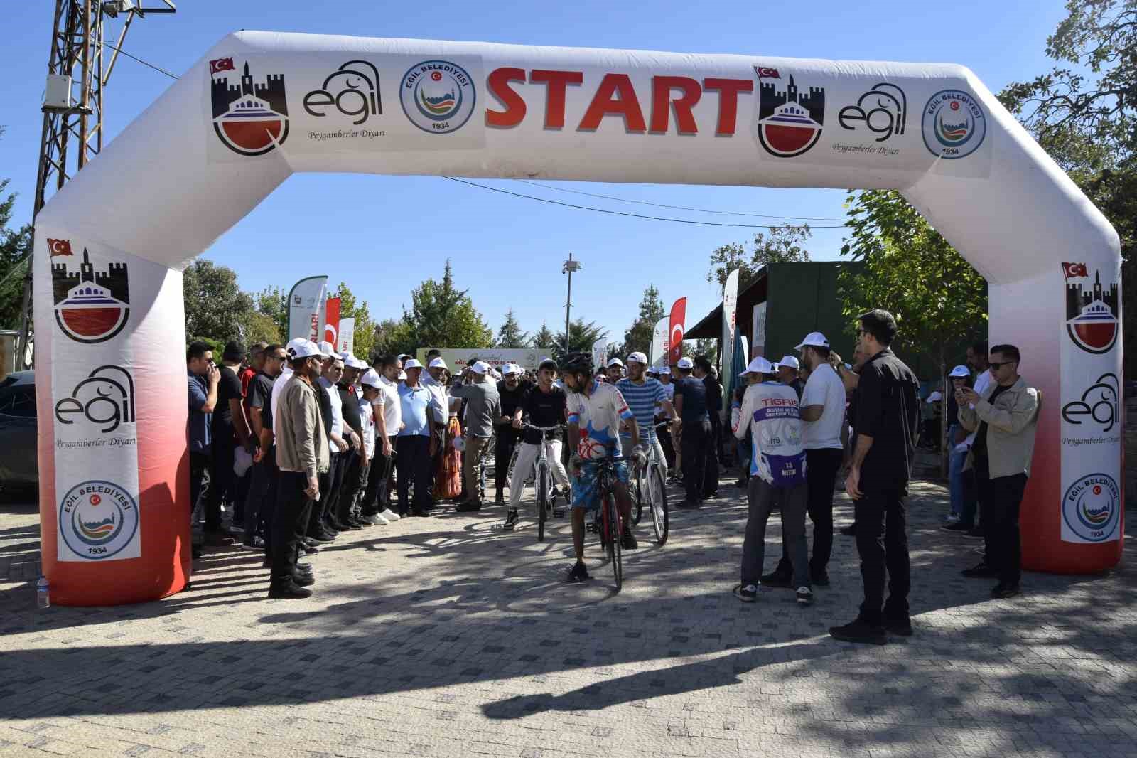 Diyarbakır’da geleneksel doğa sporları ve bağ bozumu etkinliği