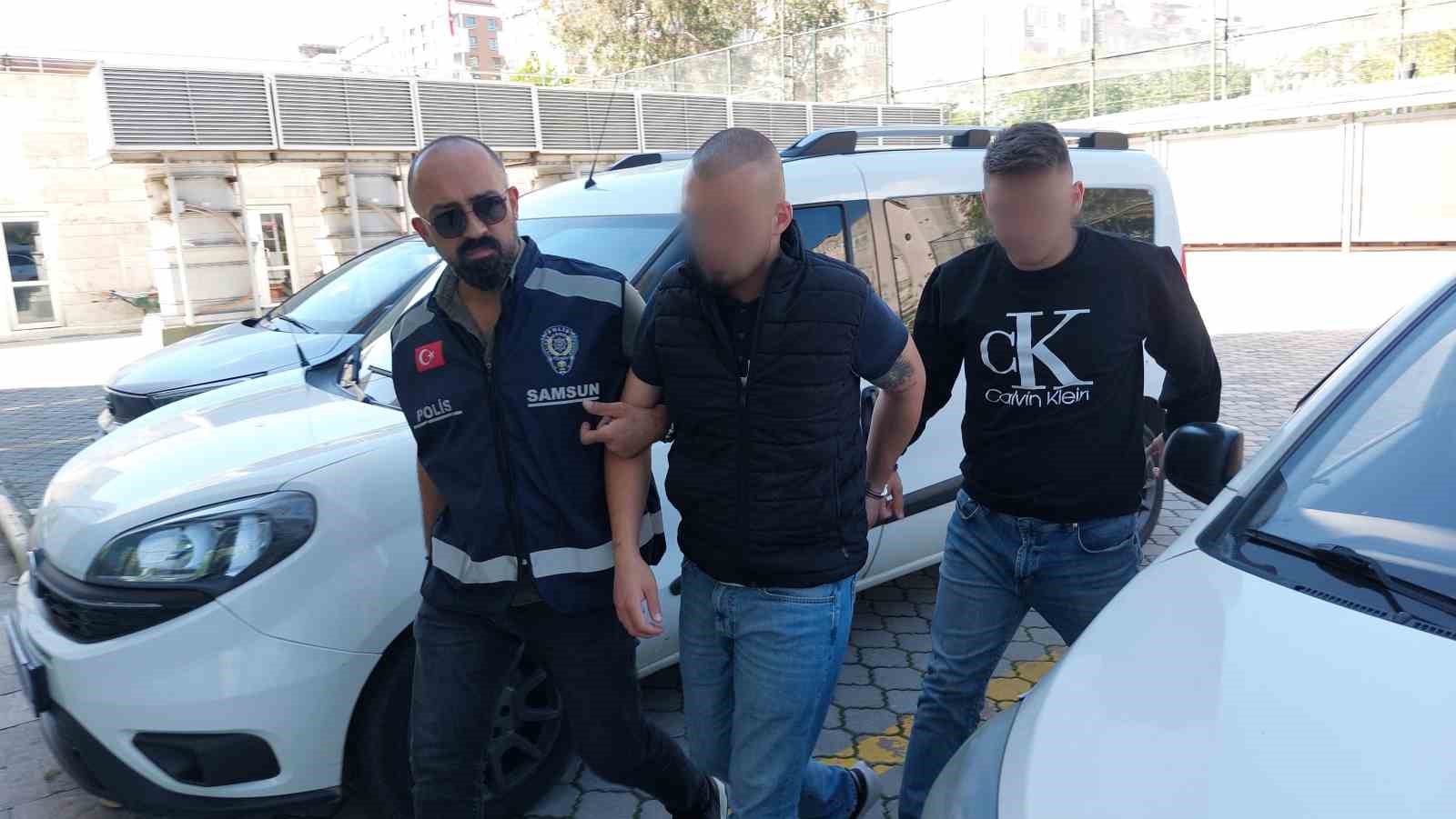 Samsun&rsquo;da t&uuml;fekle park halindeki araca ateş a&ccedil;an 2 kişi yakalandı
