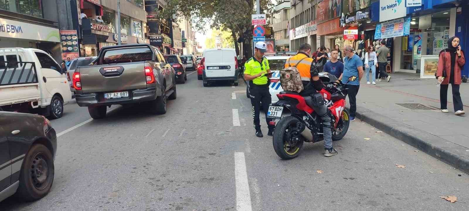 Polis ekiplerinden 7 motosiklet sürücüsüne 17 bin 960 lira ceza