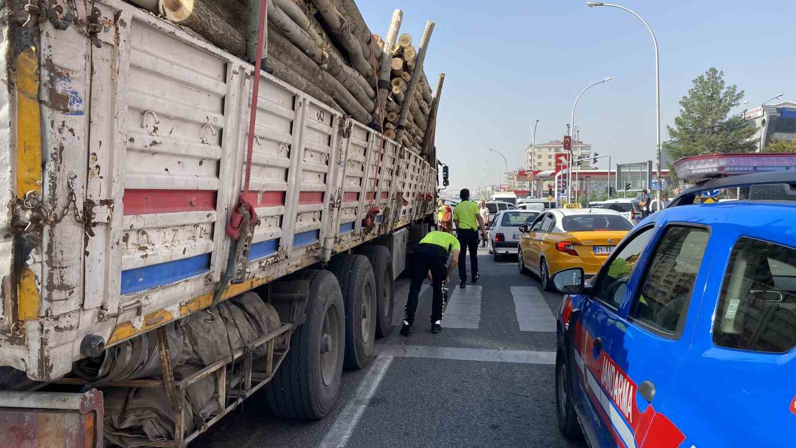 Diyarbakır’da tırın çarptığı yaşlı adam öldü
