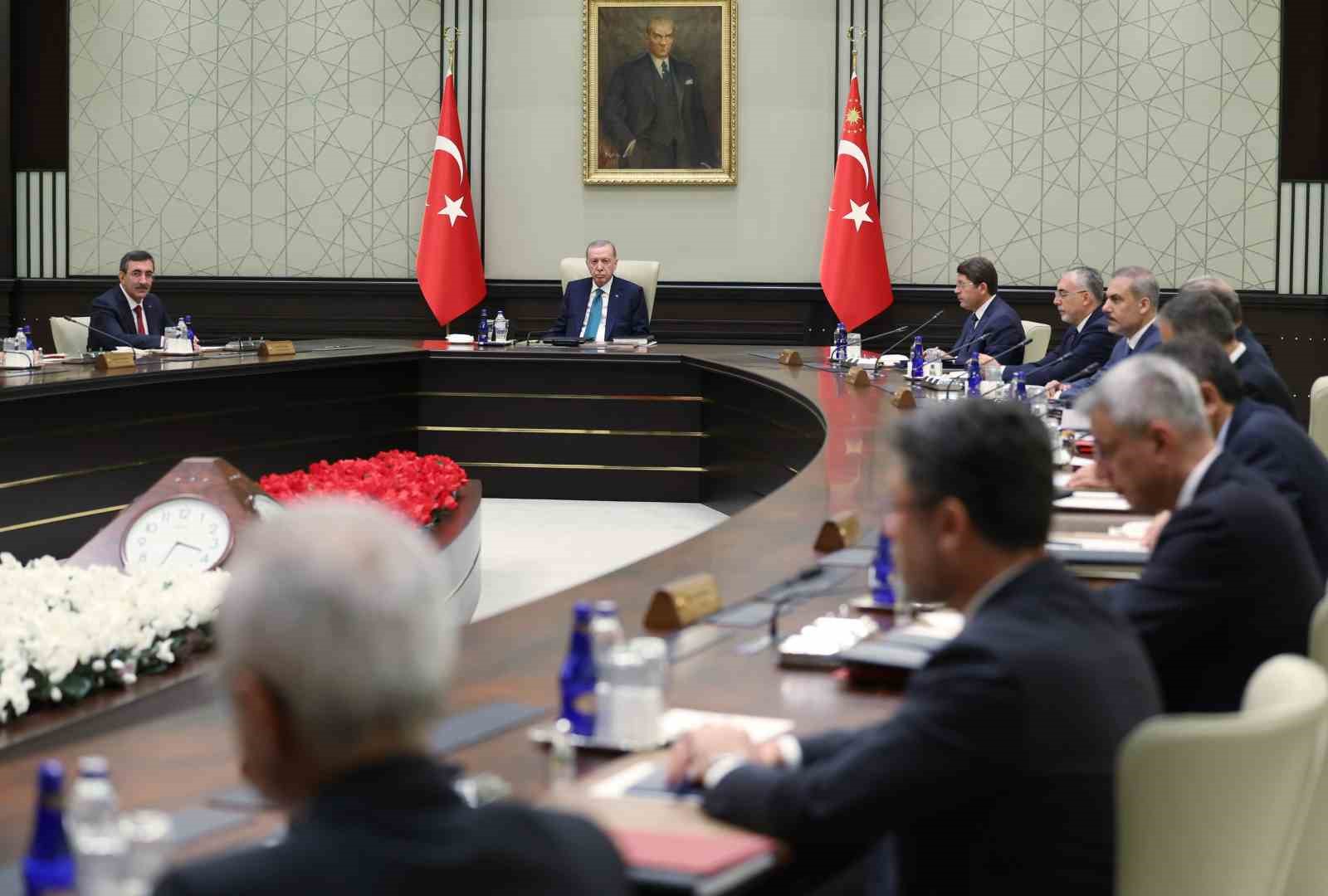 Cumhurbaşkanlığı Kabinesi, Cumhurbaşkanı Recep Tayyip Erdoğan başkanlığında Beştepe’de toplandı.
