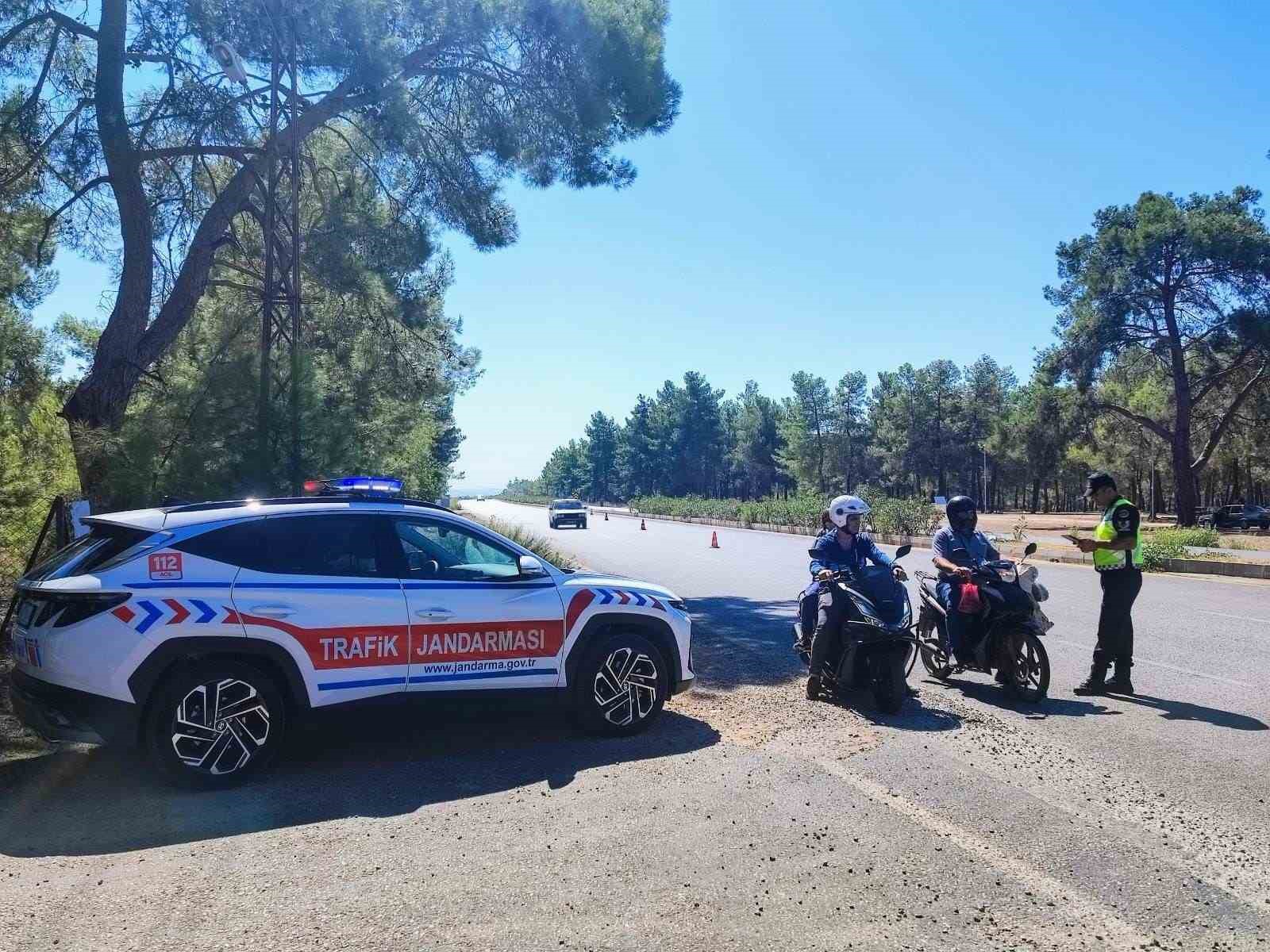 Antalya’da kurallara uymayan motosiklet sürücülerine ceza yağdı