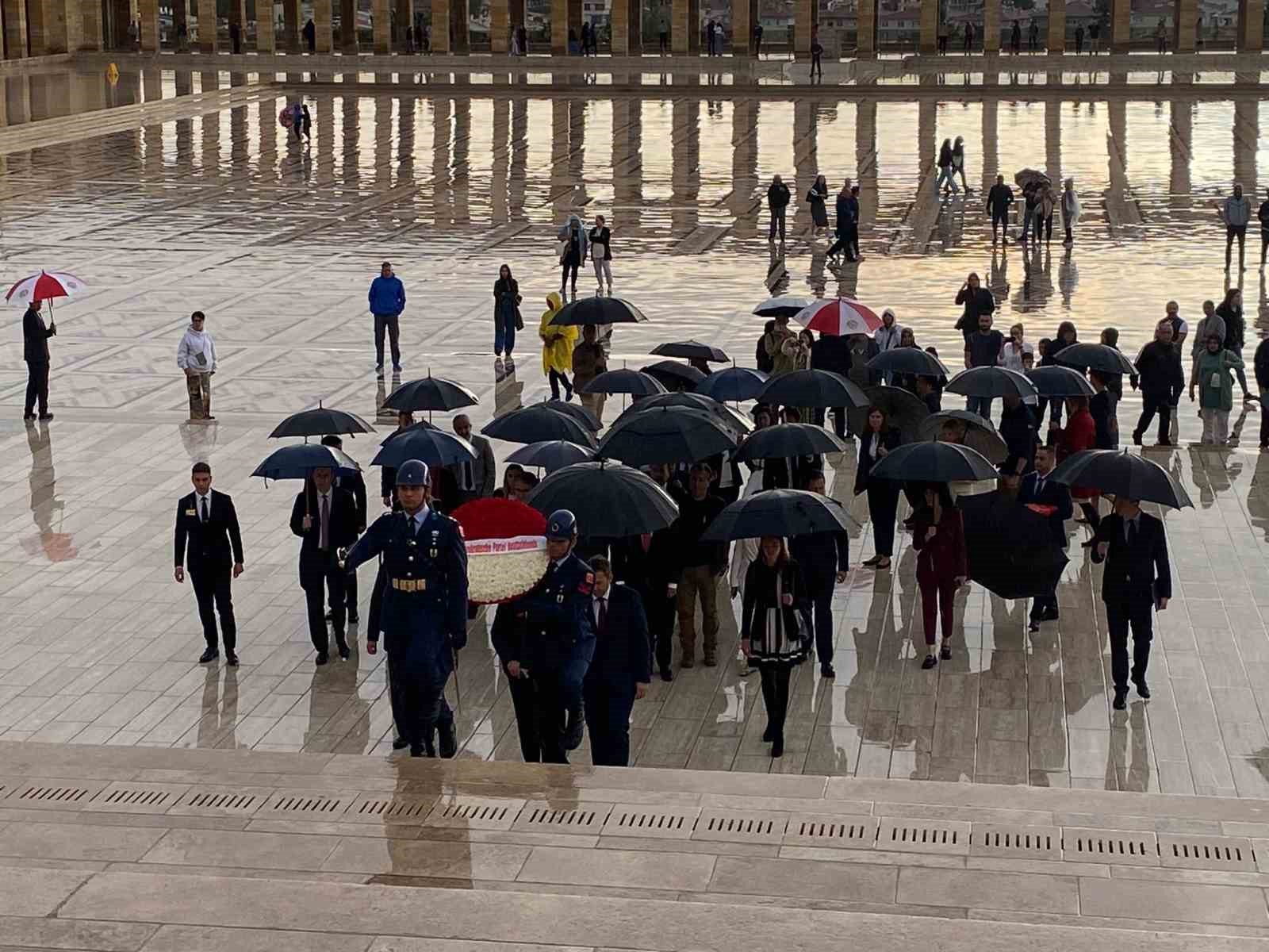 CHP lideri Özel ve SPD Eş Genel Başkanı Lars Klingbeil’den Anıtkabir’e ziyaret
