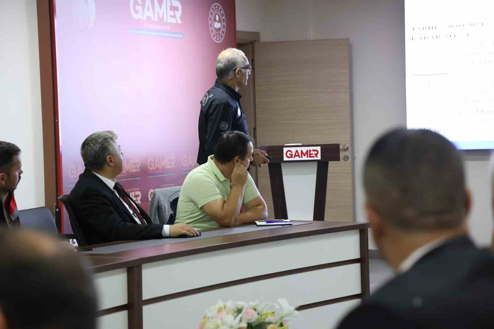 Batı Karadeniz&rsquo;de aşırı yağış uyarısı; Zonguldak Valiliği tedbir toplantısı yaptı
