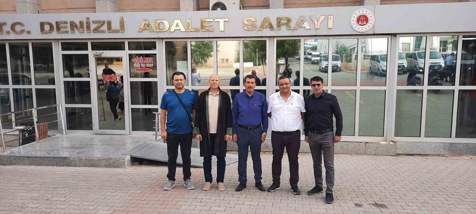 &Ouml;ğretmen &ouml;ğrencilerin g&ouml;z&uuml; &ouml;n&uuml;nde veli tarafından darp edildi
