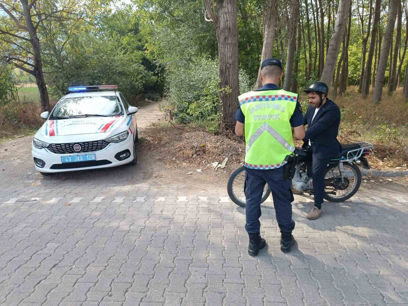 Kütahya’da Jandarma Trafik Timlerinden motosiklet ve motorlu bisiklet denetimi
