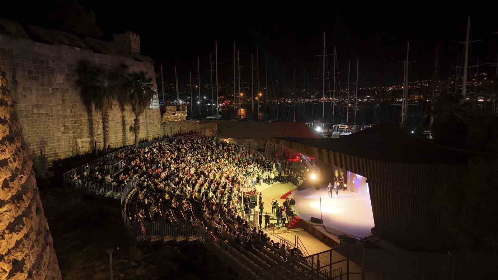 Kemal Sunal hologramıyla unutulmaz gece: Ünlüler Bodrum’da buluştu