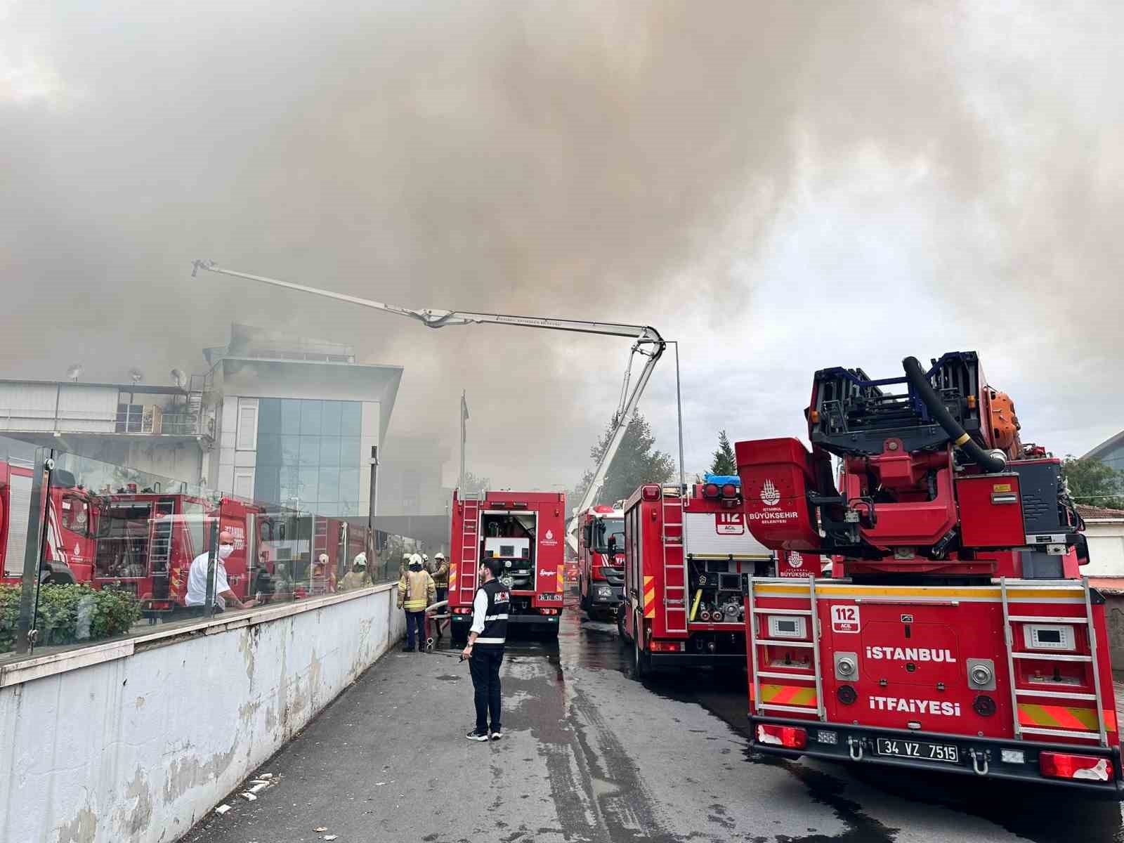 Sancaktepe’de soğuk hava deposunda çıkan yangın kontrol altına alındı