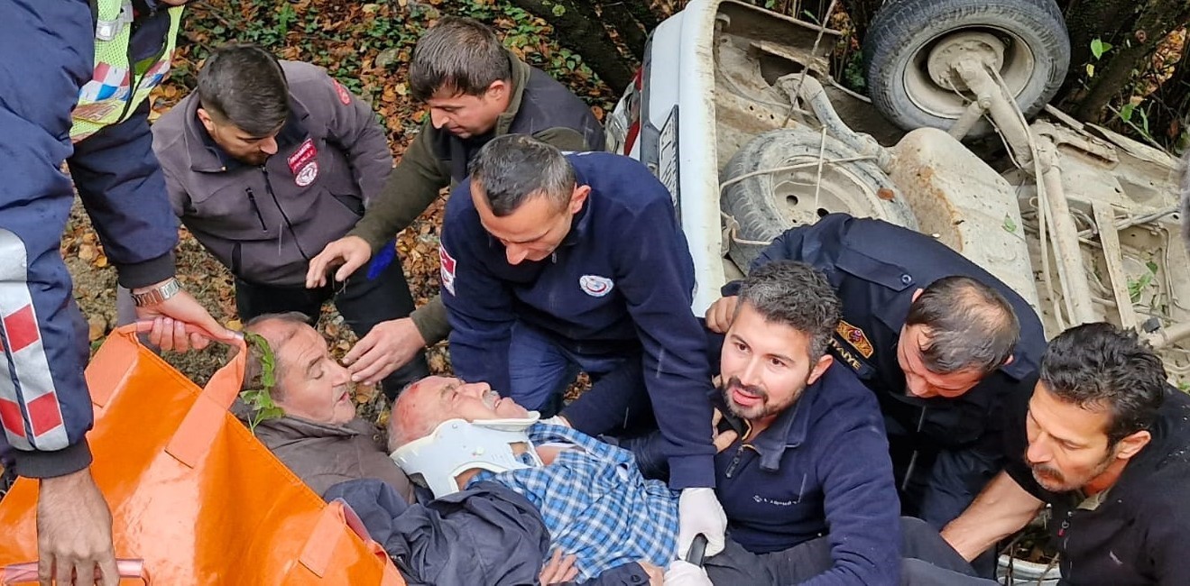 Bolu’da otomobil uçuruma devrildi: 1 yaralı