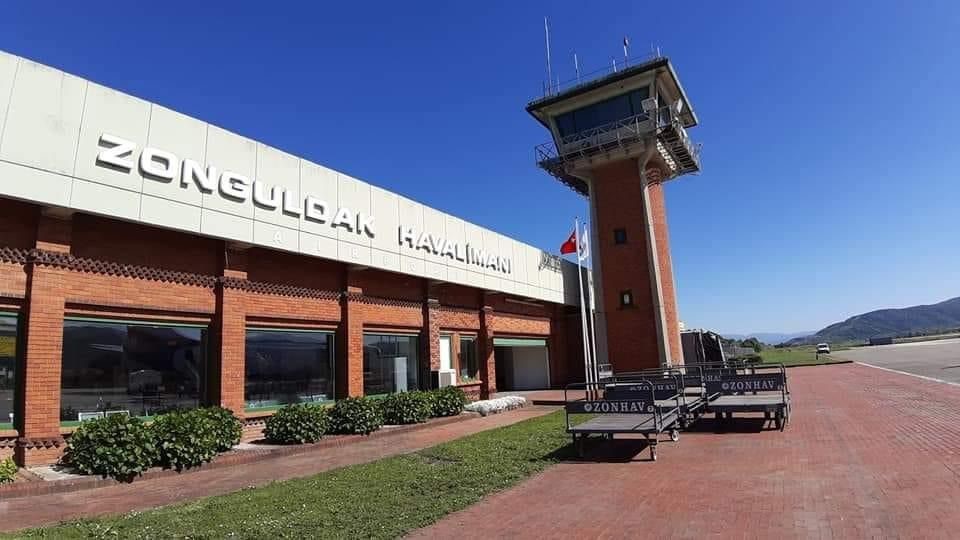 Zonguldak Havalimanı’nda rüzgar engeli, uçaklar iniş yapamadı