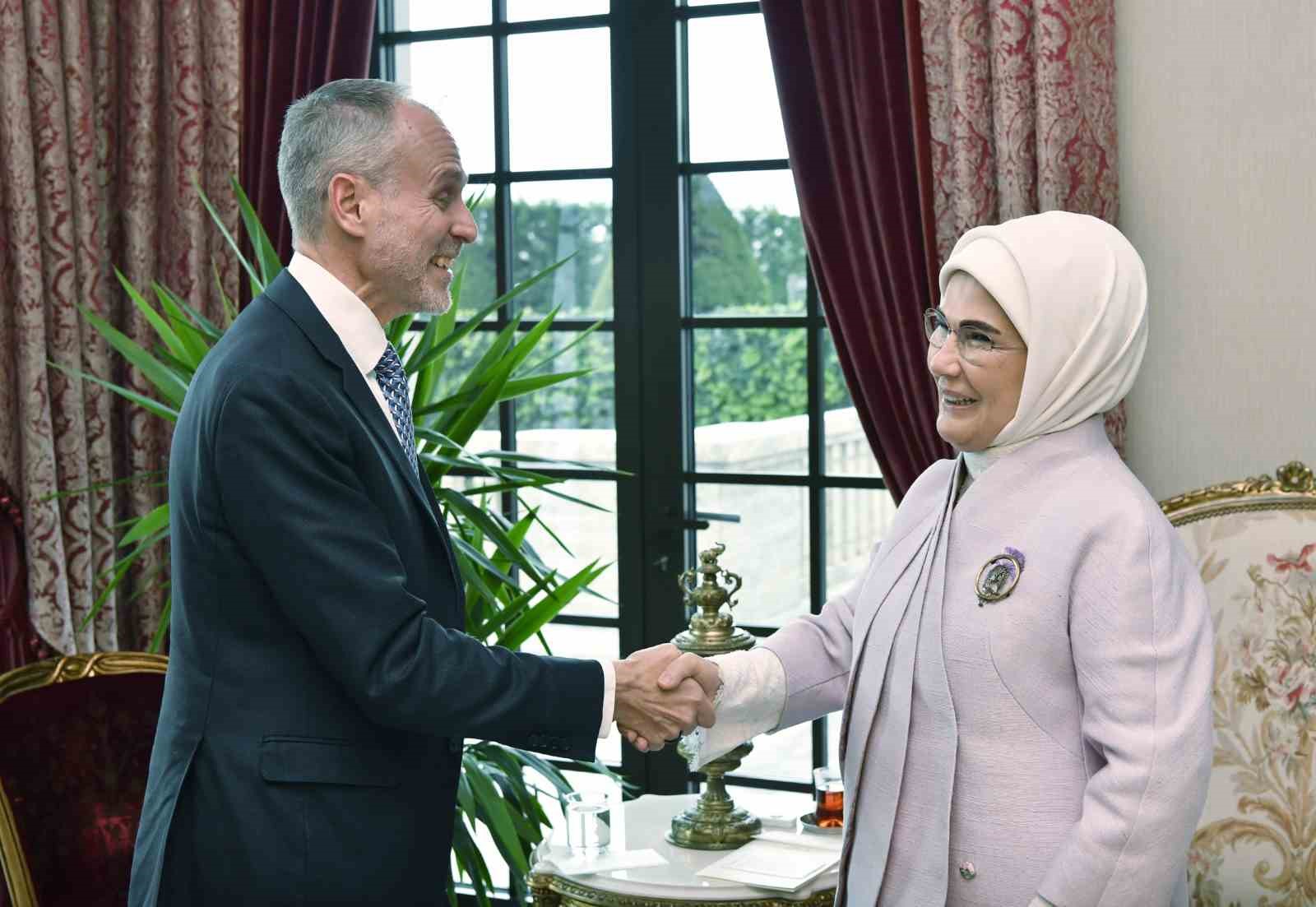 Emine Erdoğan, CMI Martti Ahtisaari Barış Vakfı temsilcilerini kabul etti
