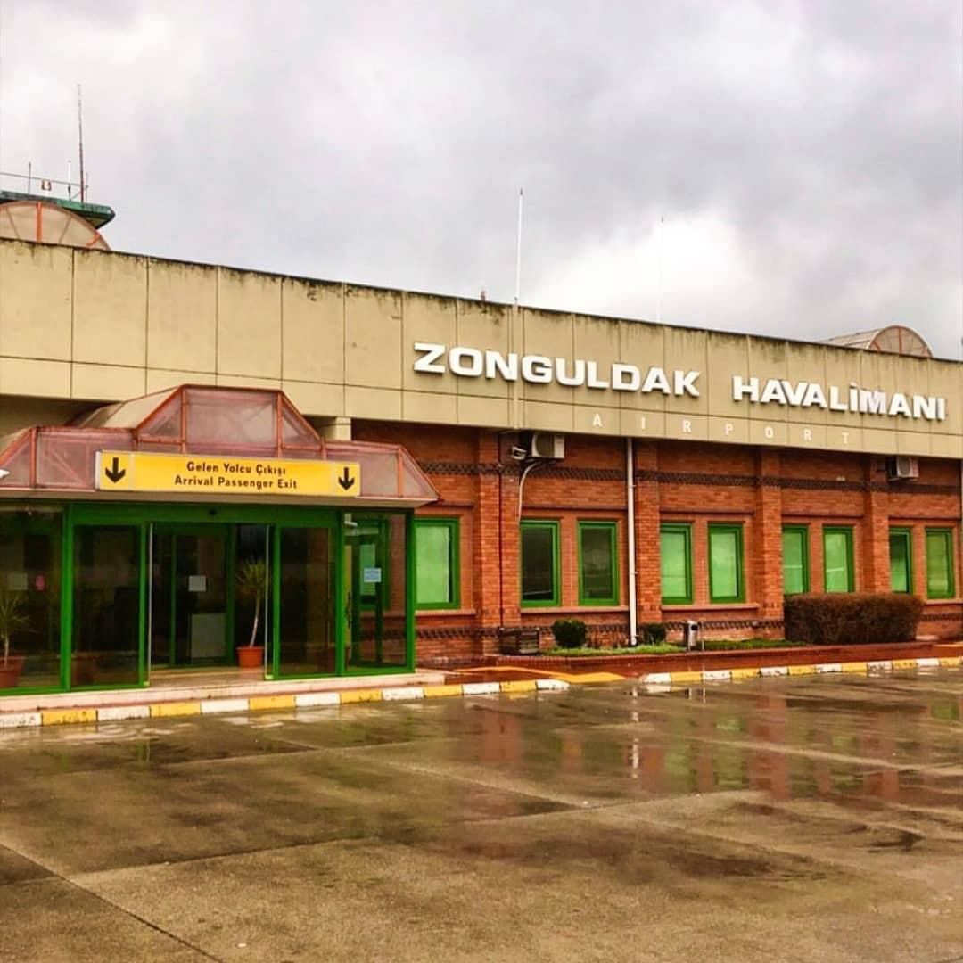 Zonguldak Havalimanı&rsquo;nda r&uuml;zgar engeli, u&ccedil;aklar iniş yapamadı
