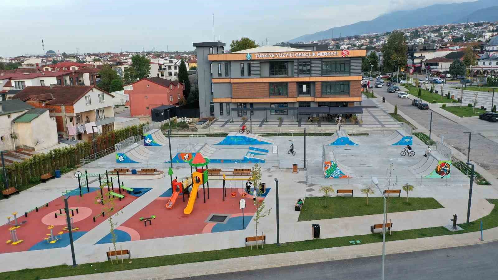 Türkiye Yüzyılı Gençlik Merkezi gençlerin yeni buluşma noktası oldu