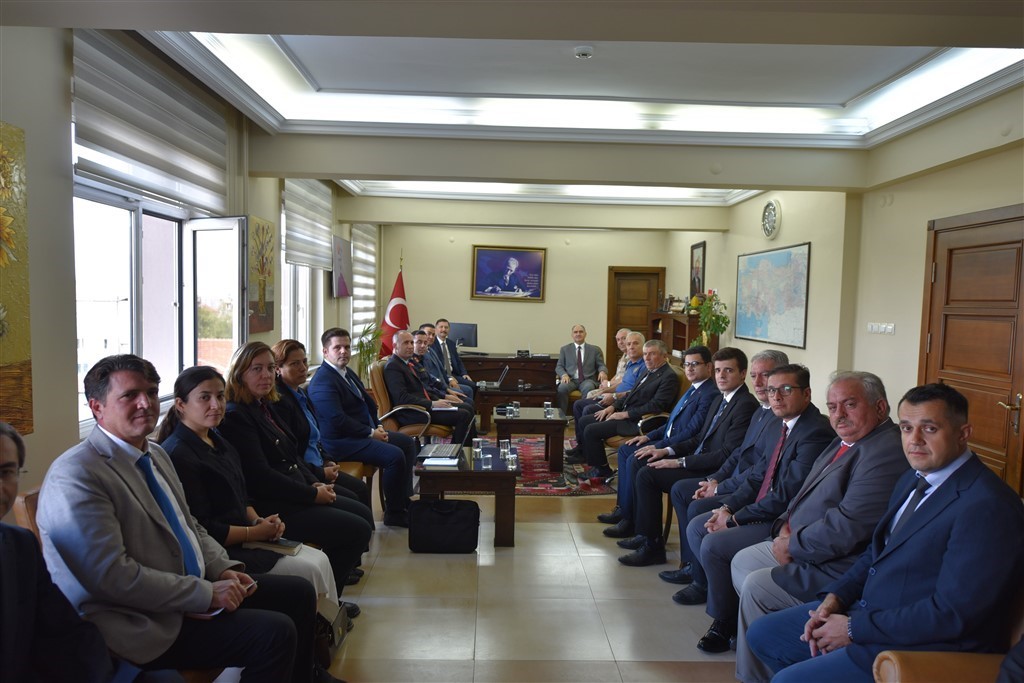 Manisa Valisi Vahdettin &Ouml;zkan &ccedil;alışmalara hızlı başladı
