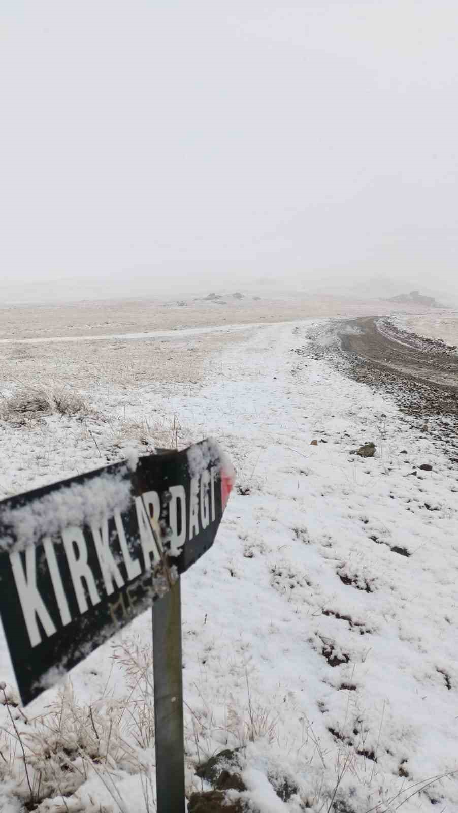 Trabzon yaylalarına mevsimin ilk karı düştü
