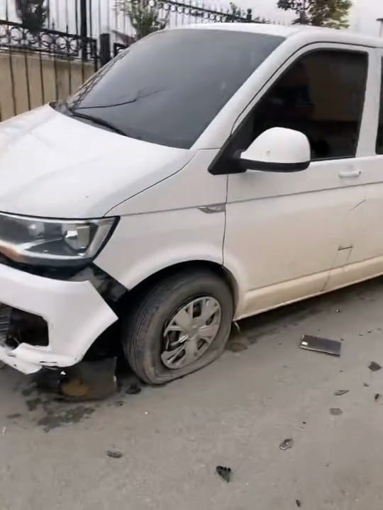 Minibüs ile motosiklet kafa kafaya çarpıştı: 1 yaralı
