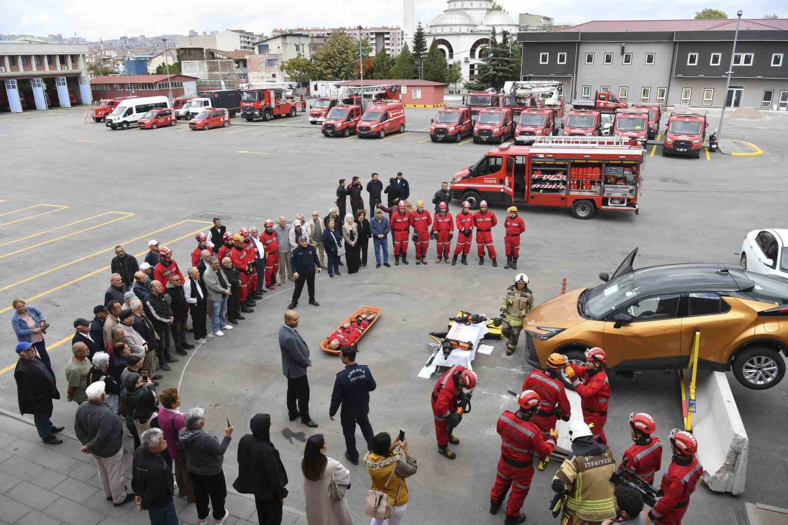 Ankara İtfaiyesi’nden ABB’nin Emekli Lokali üyelerine eğitim ve tatbikat